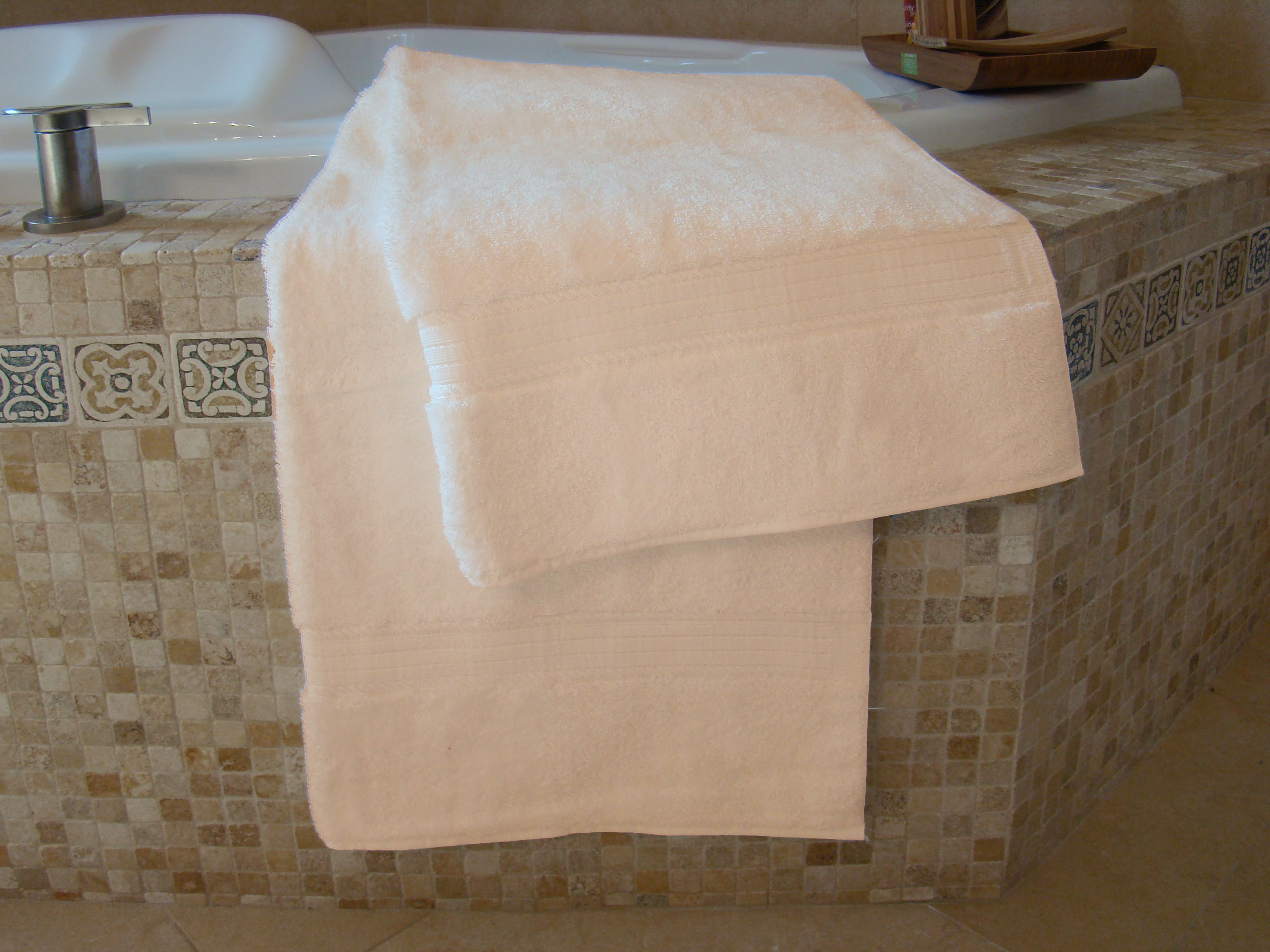 TowelsOutlet.com - SALE ! 30x54 Luxurious Bath Towels By Crown Jewel ...